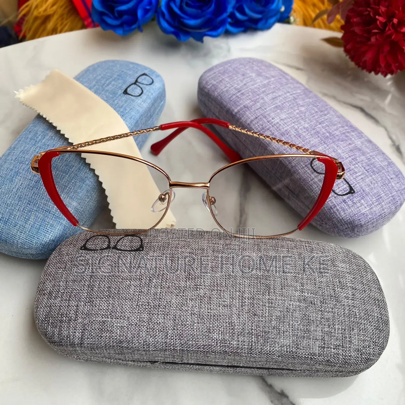 Photocromatic Sunglasses
(Sunnies+casing+wipe)