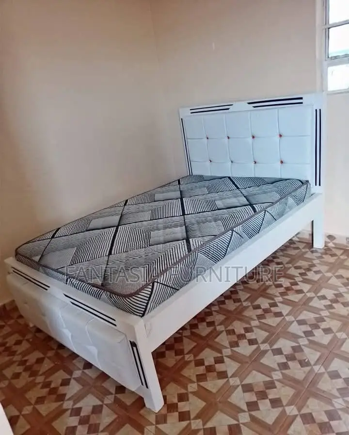 5x6 White Tufted Single Mocket Bed