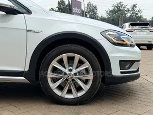 Volkswagen Golf 2019 White