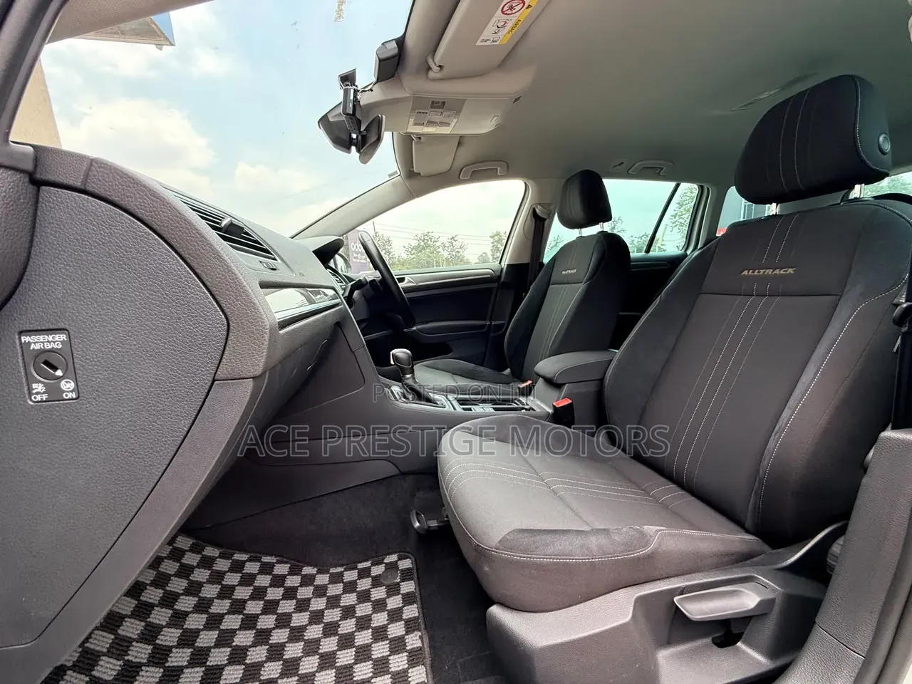 Volkswagen Golf 2019 White