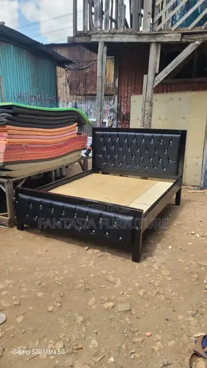 5x6 Grey Crystal-Tufted Mocket Bed