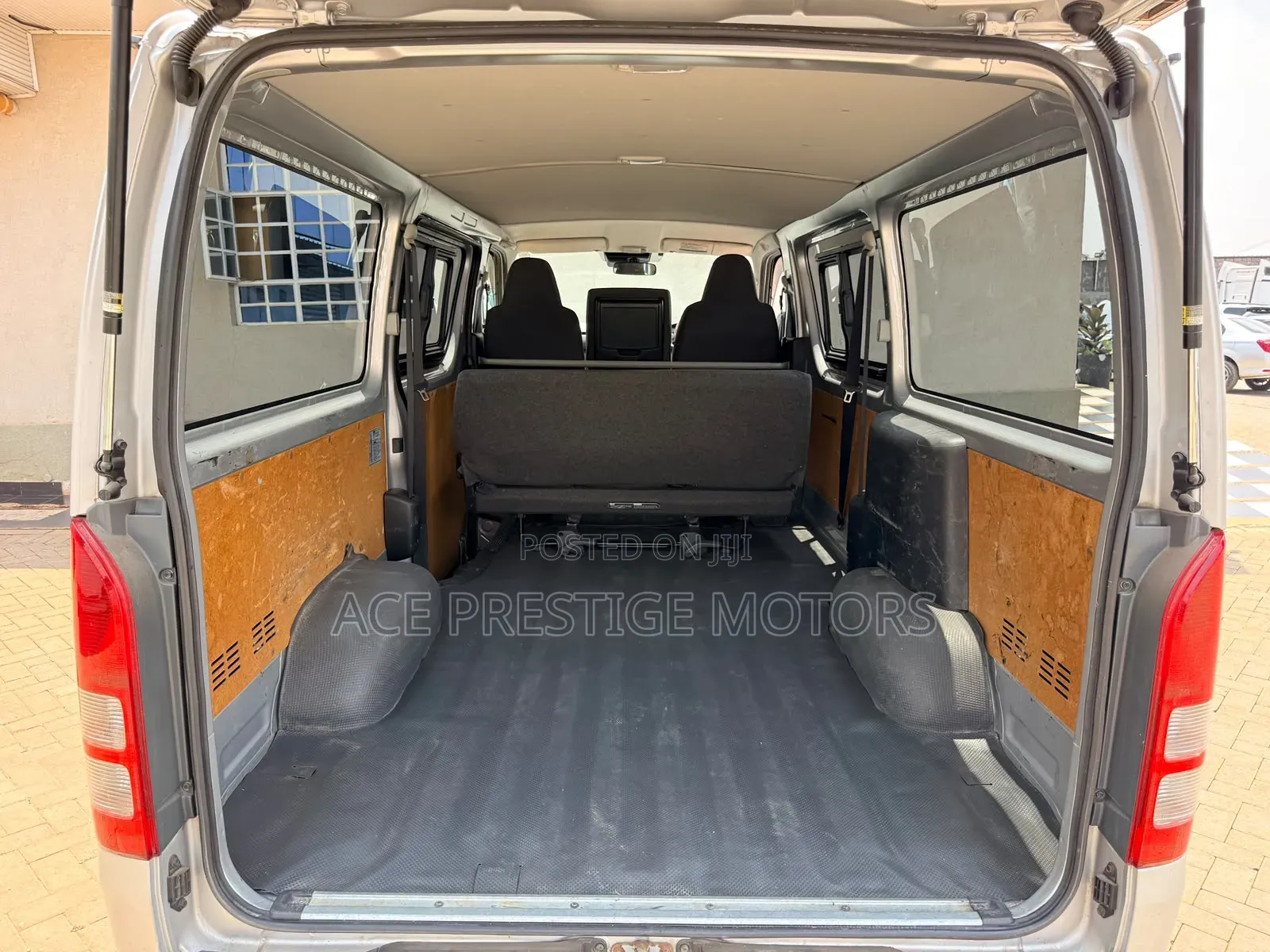 Toyota HiAce 2019 Silver