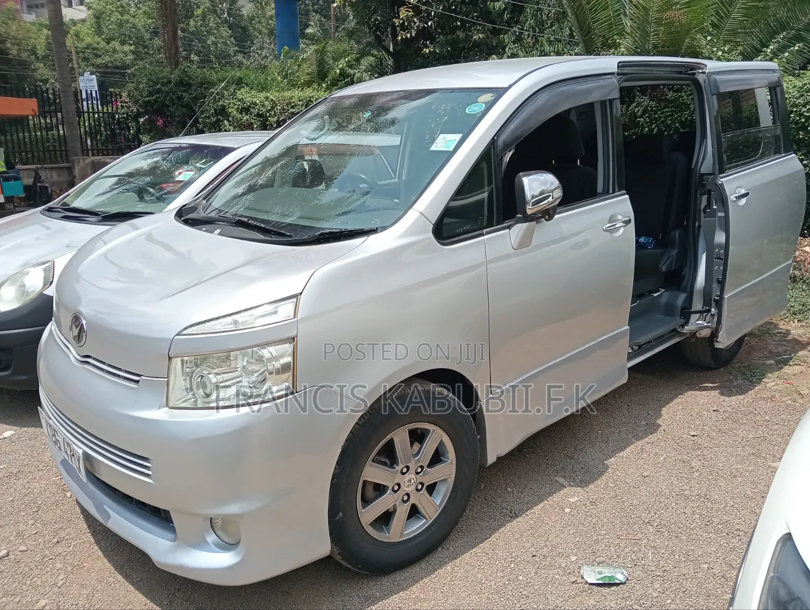 Toyota Noah 2009 Silver