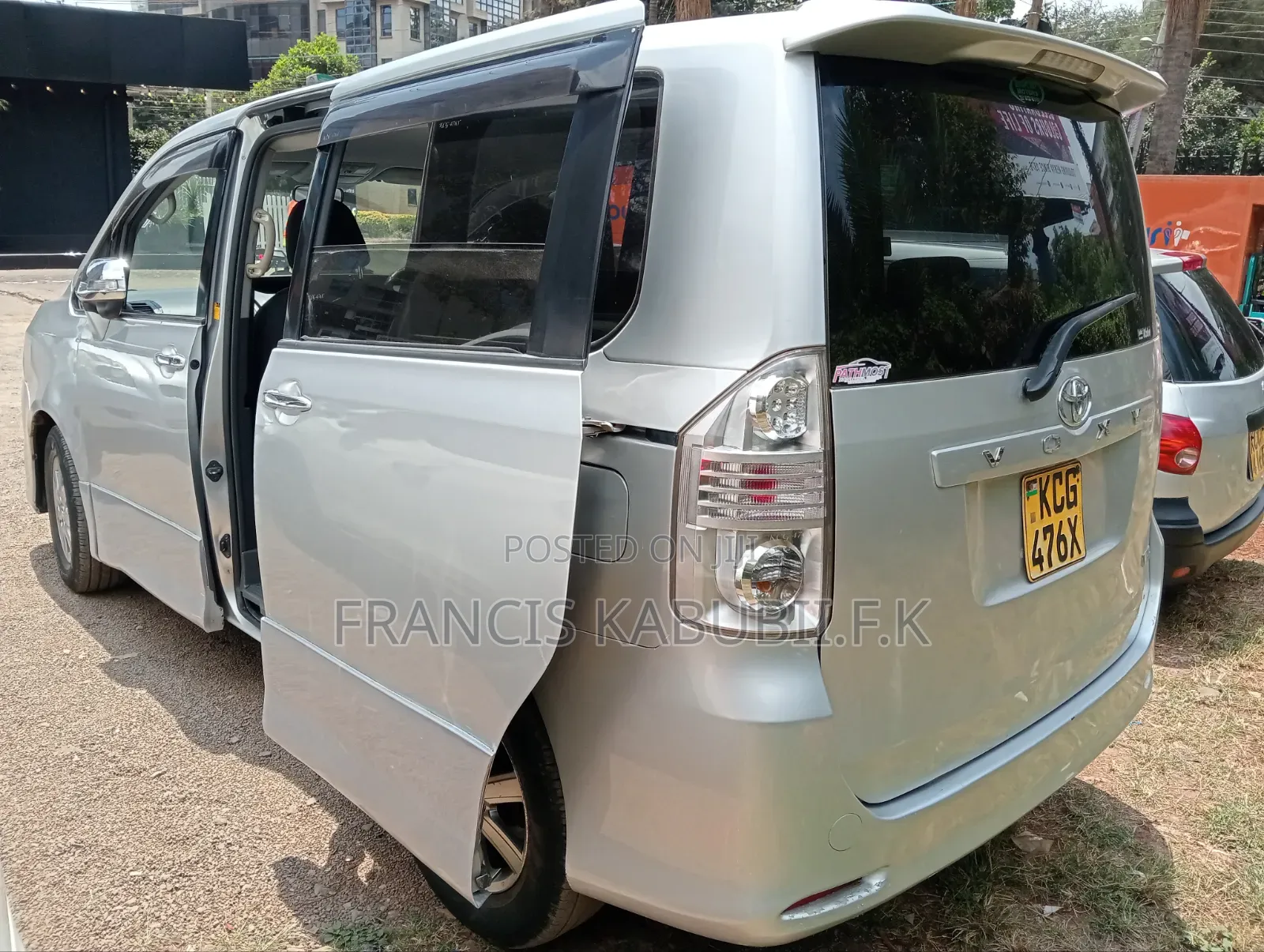 Toyota Noah 2009 Silver