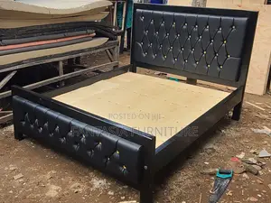 5x6 Black Chester Bed With Golden Buttons