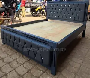 5x6 Solid Black Crystal-Tufted Mocket Bed