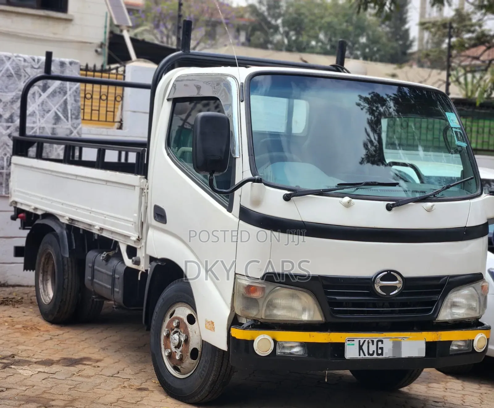 Toyota Dyna 2010 White