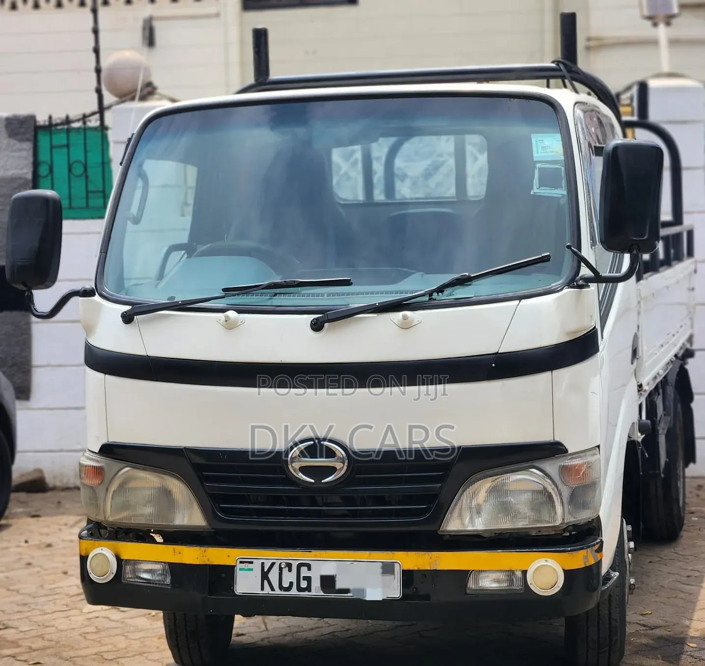 Toyota Dyna 2010 White