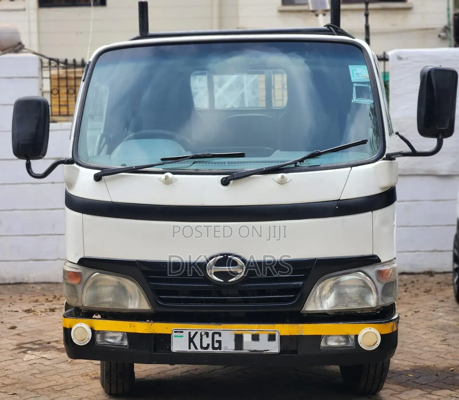 Toyota Dyna 2010 White