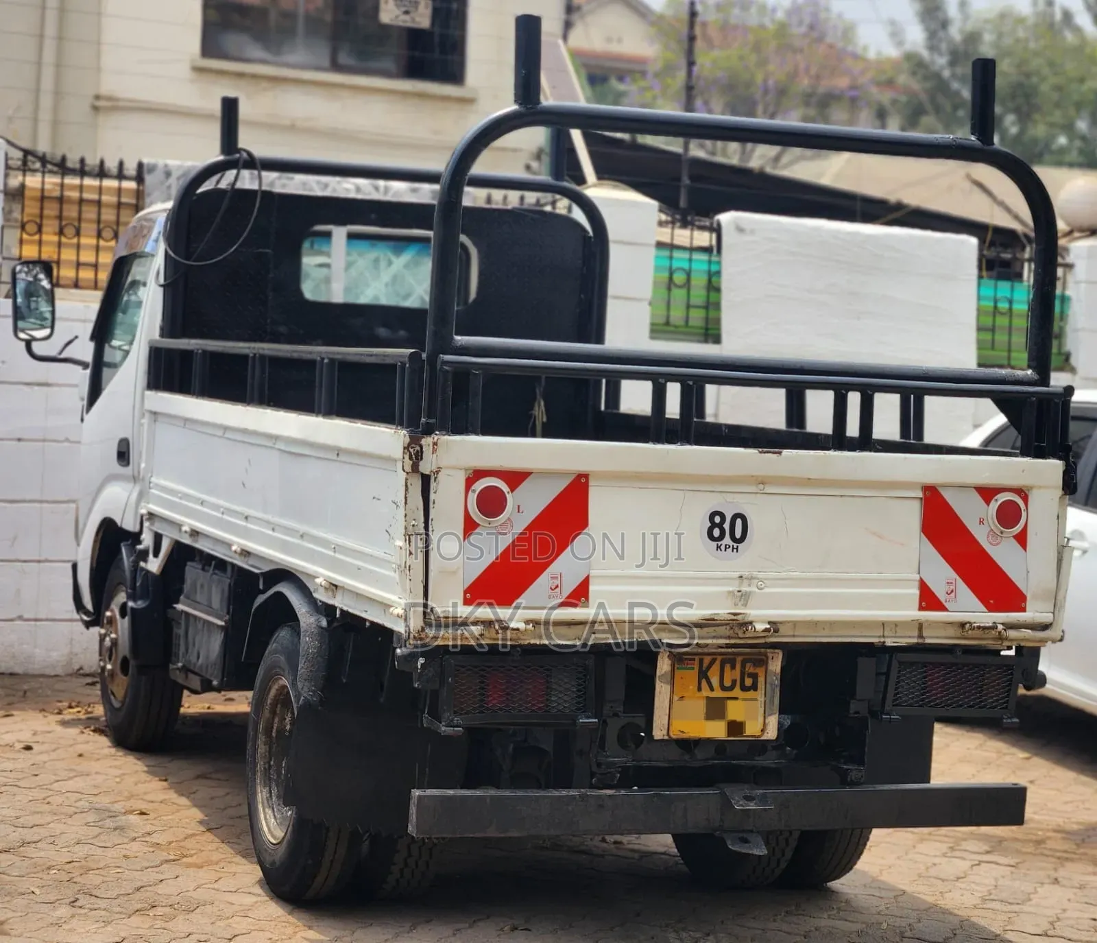 Toyota Dyna 2010 White