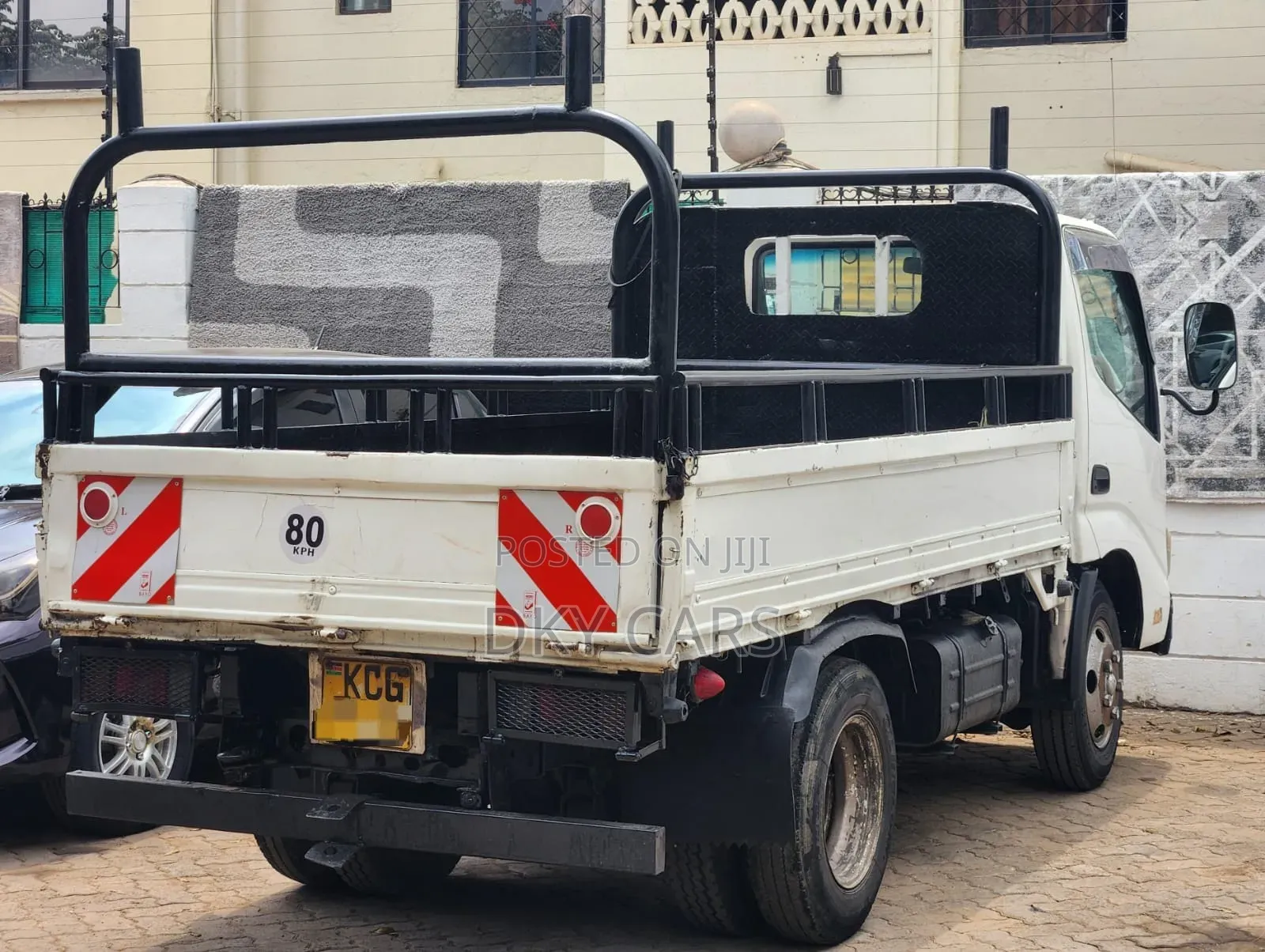Toyota Dyna 2010 White