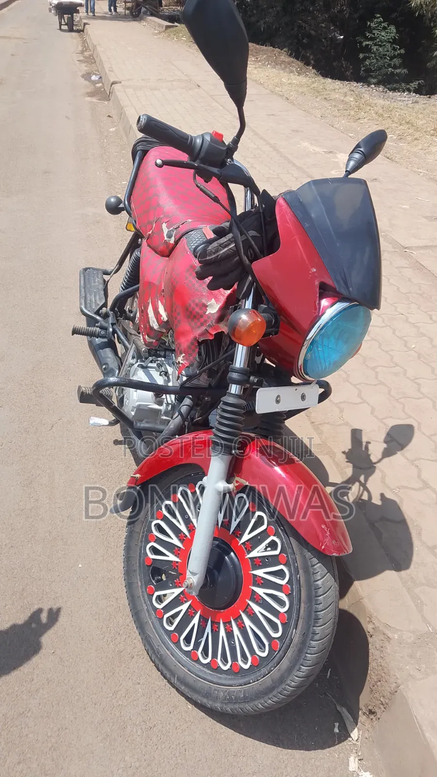 TVS HLX 125 2025 Red