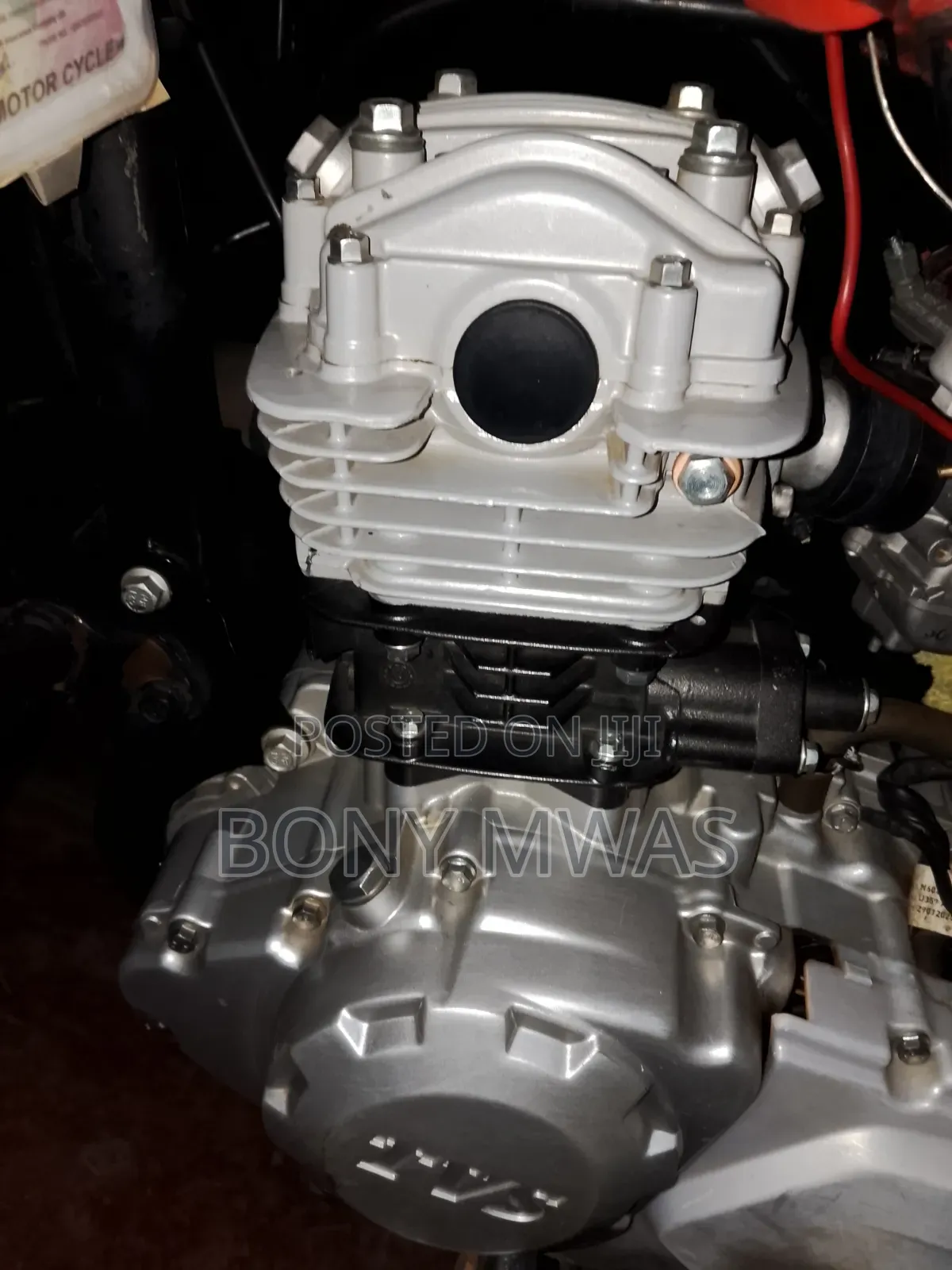 TVS HLX 125 2025 Red