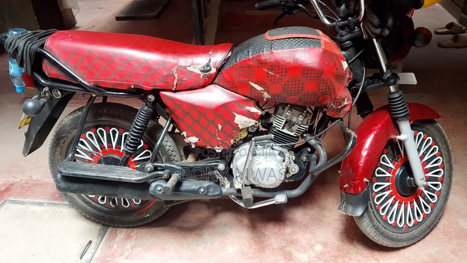 TVS HLX 125 2025 Red