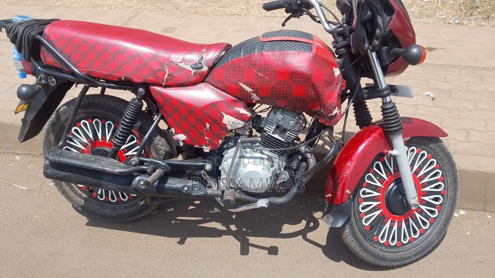 TVS HLX 125 2025 Red