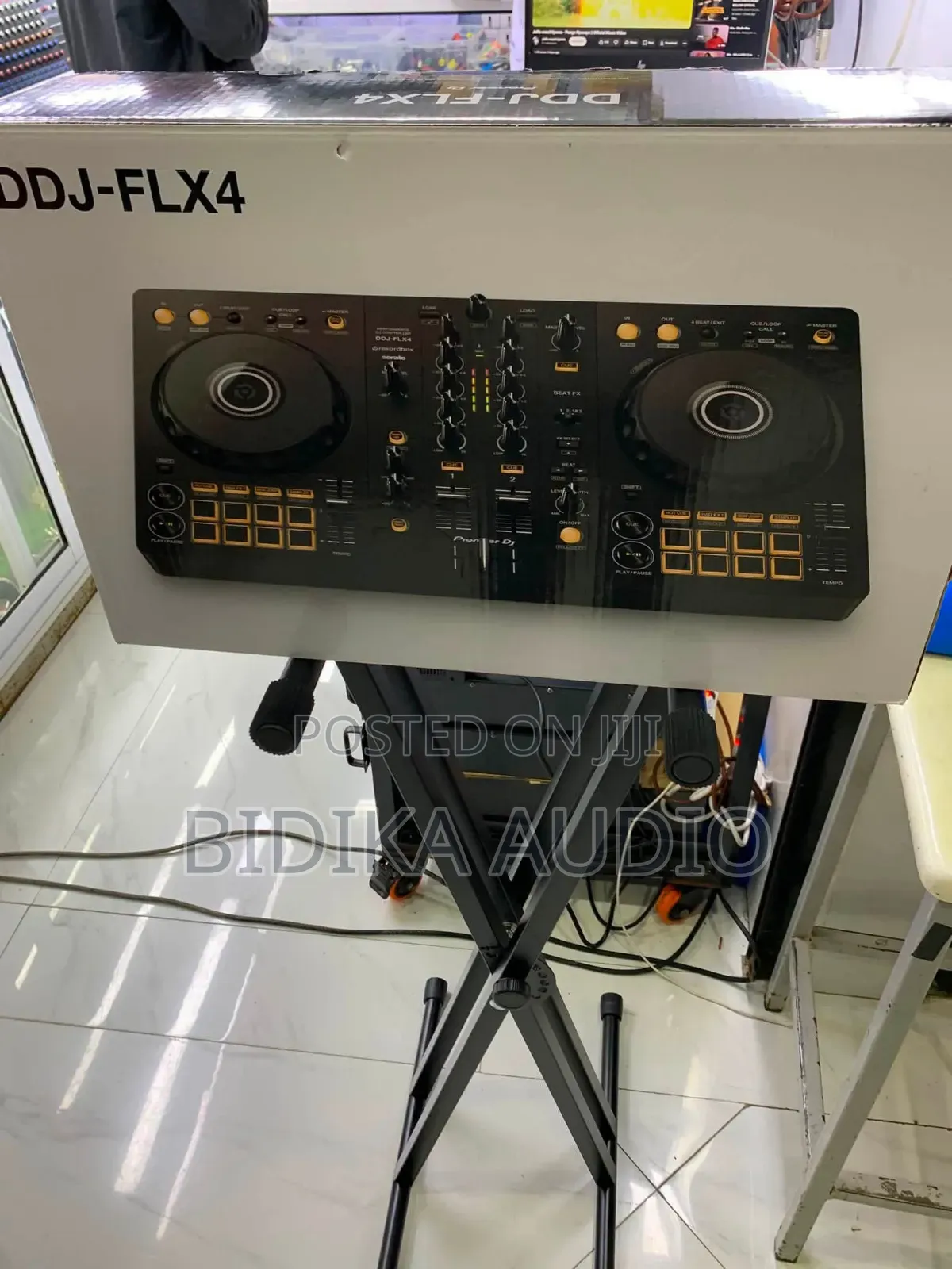 Pioneer DJ DDJ-FLX4 2-Deck Rekordbox and Serato DJ Controller