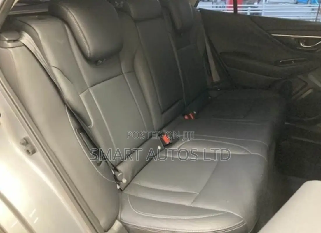 Subaru Outback 2022 Silver