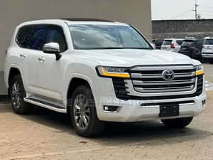 Toyota Land Cruiser 2023 White