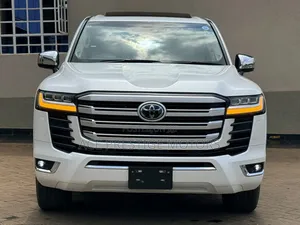 Toyota Land Cruiser 2023 White