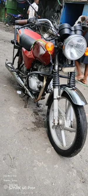 Bajaj Boxer 100 2025 Red