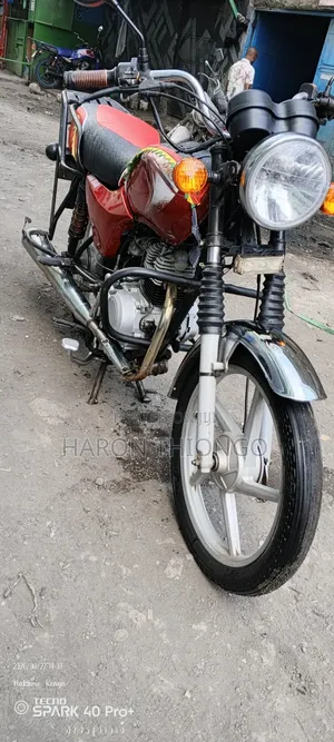 Bajaj Boxer 100 2025 Red