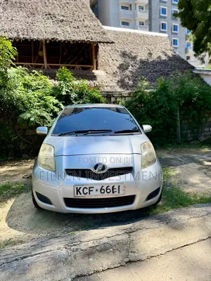Toyota Vitz 2009 Silver