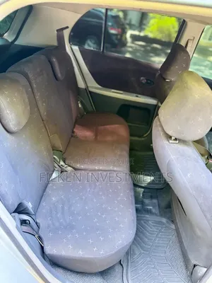 Toyota Vitz 2009 Silver