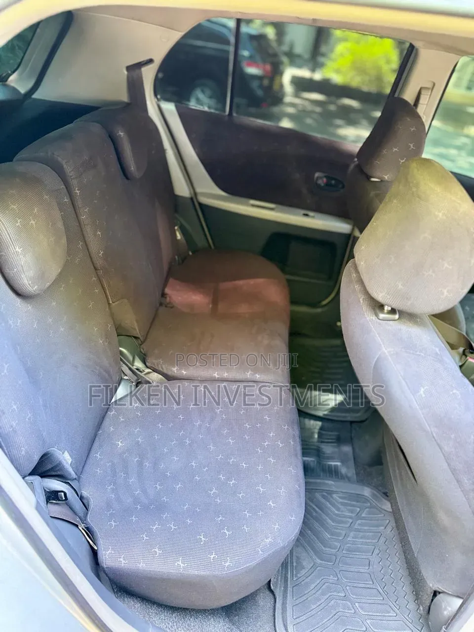 Toyota Vitz 2009 Silver