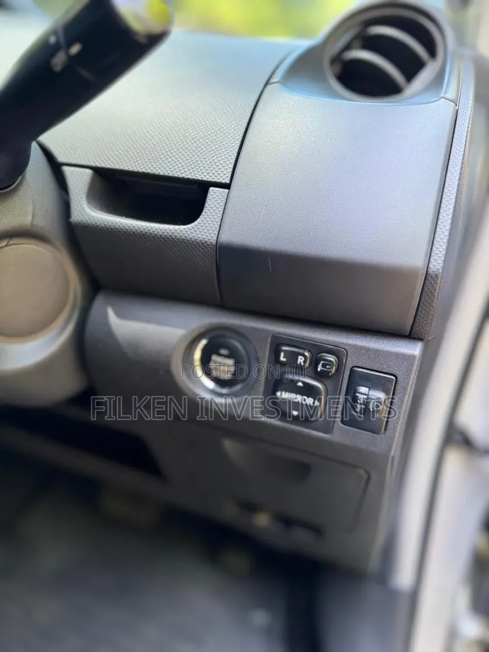 Toyota Vitz 2009 Silver