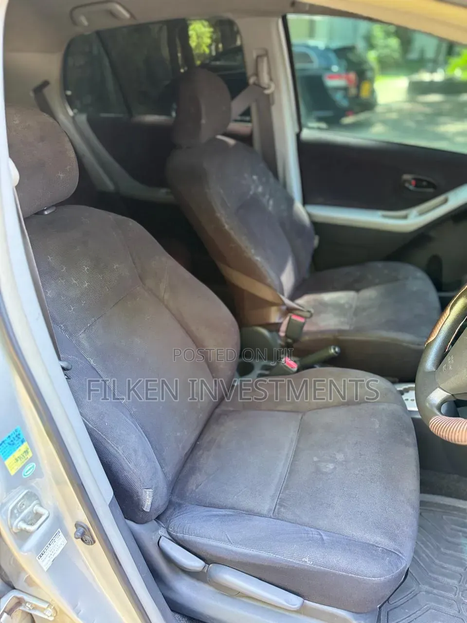 Toyota Vitz 2009 Silver