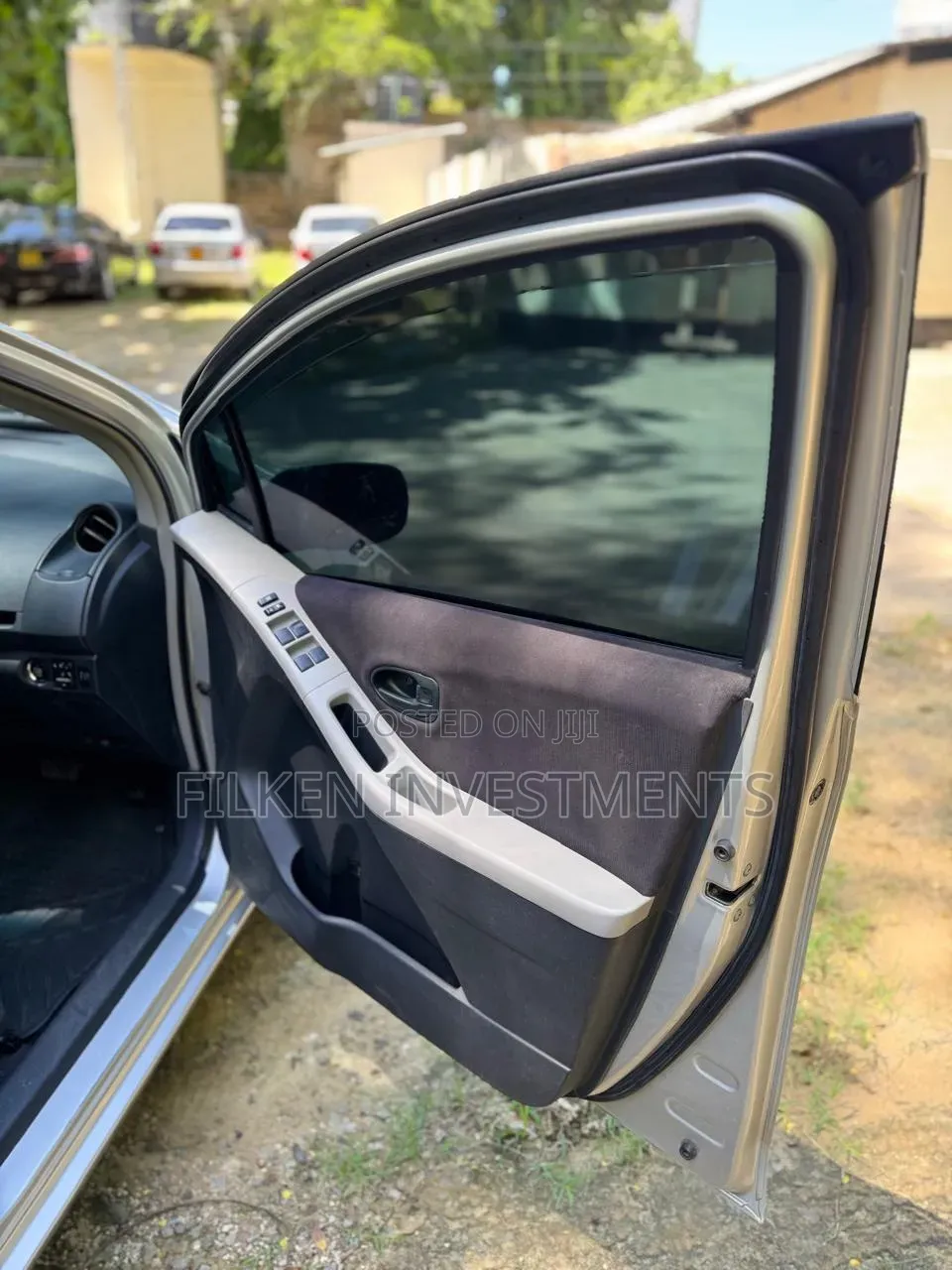 Toyota Vitz 2009 Silver