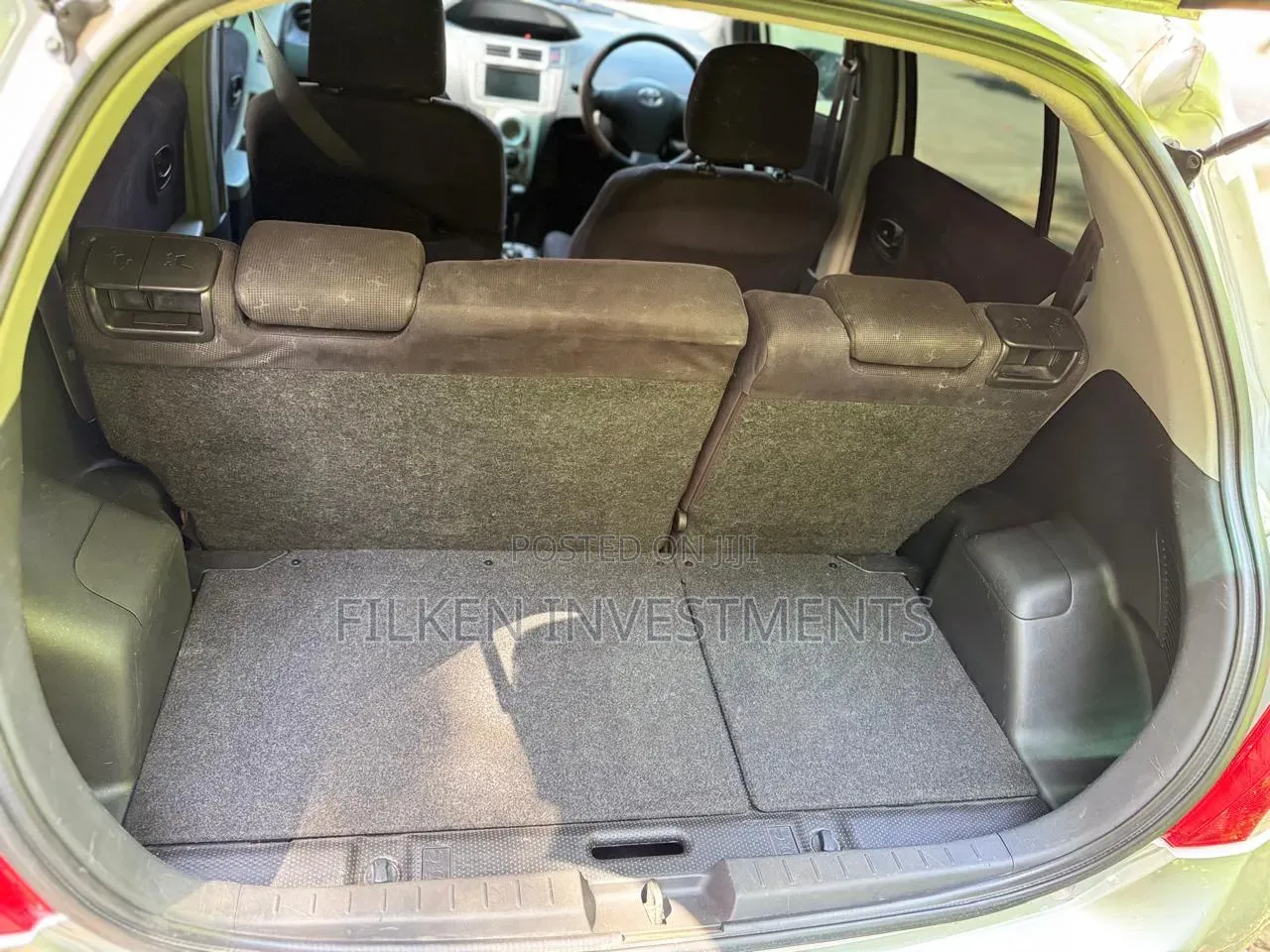Toyota Vitz 2009 Silver