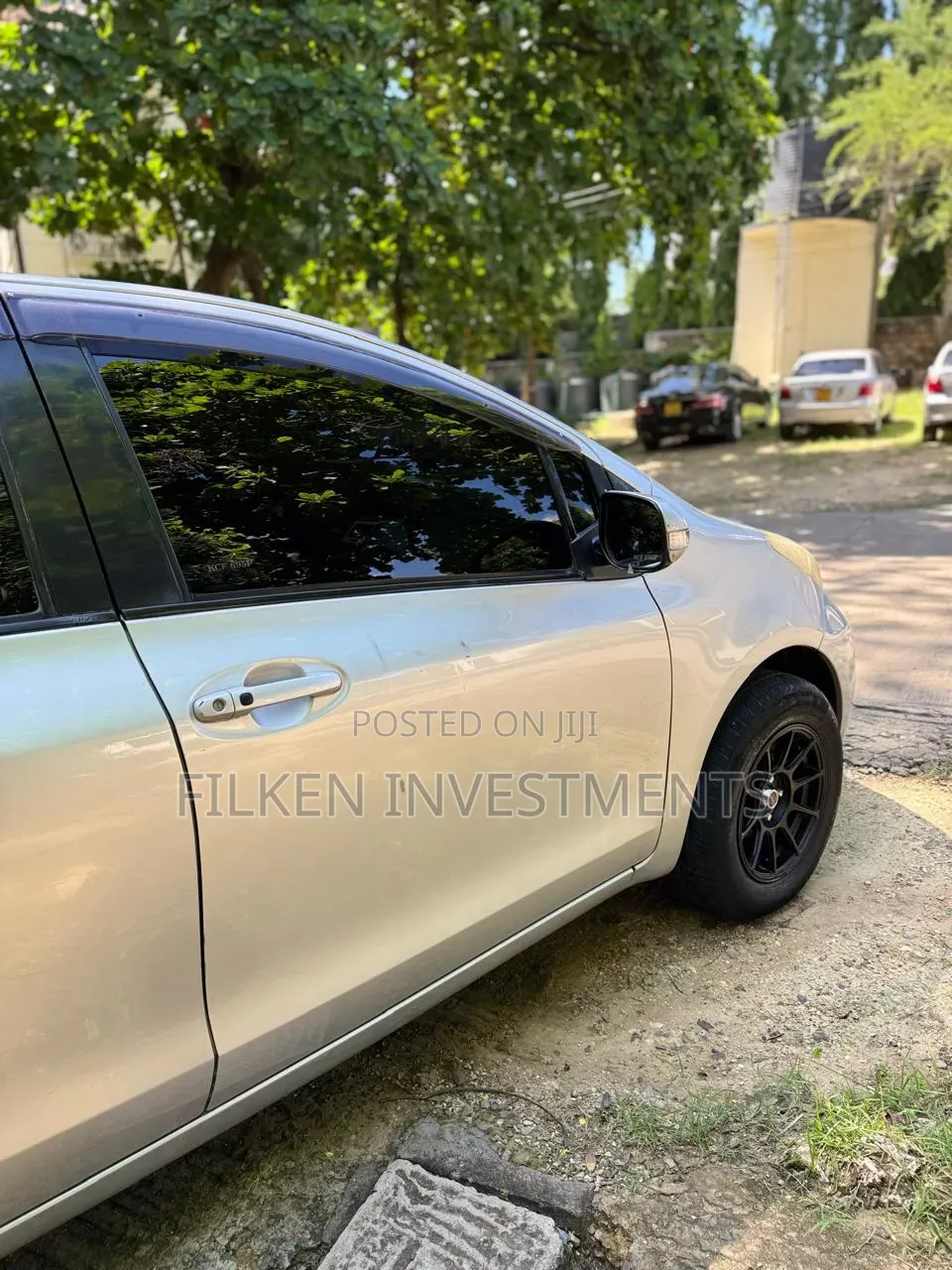 Toyota Vitz 2009 Silver