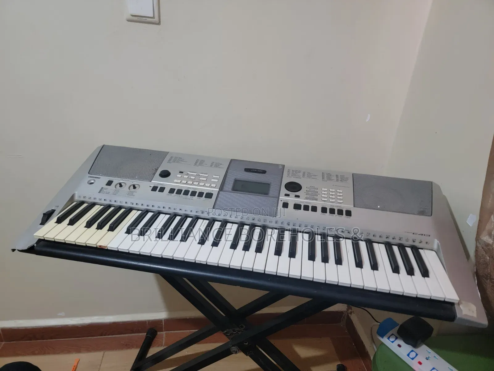 Yamaha PSR E413