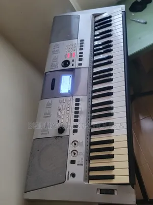 Yamaha PSR E413