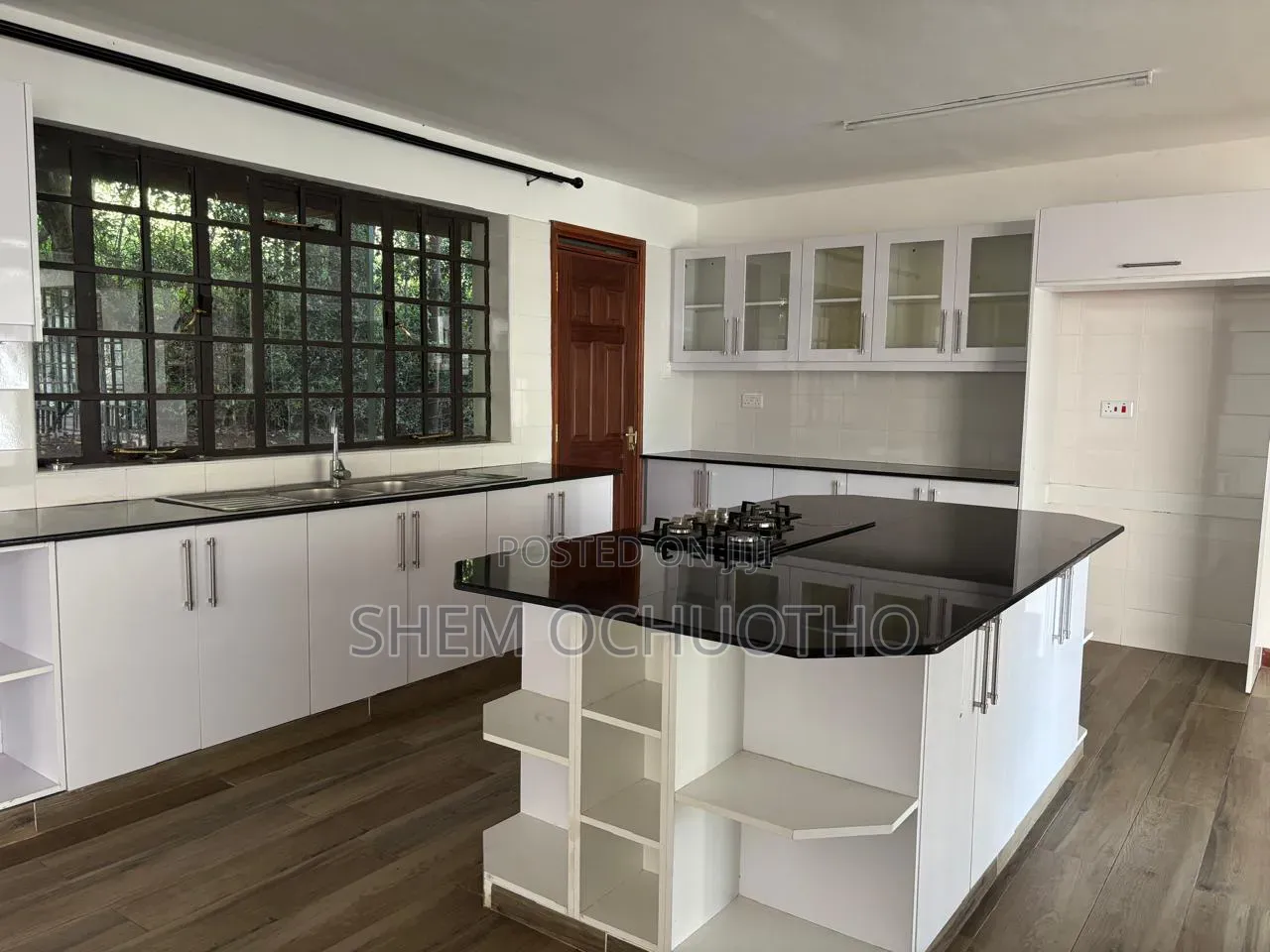 6bdrm Villa in Hardy for sale