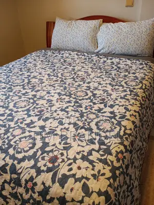 5X6+ Solid Mahogany Bed, 10" HD Fibre Mattress, Linen - New 2026