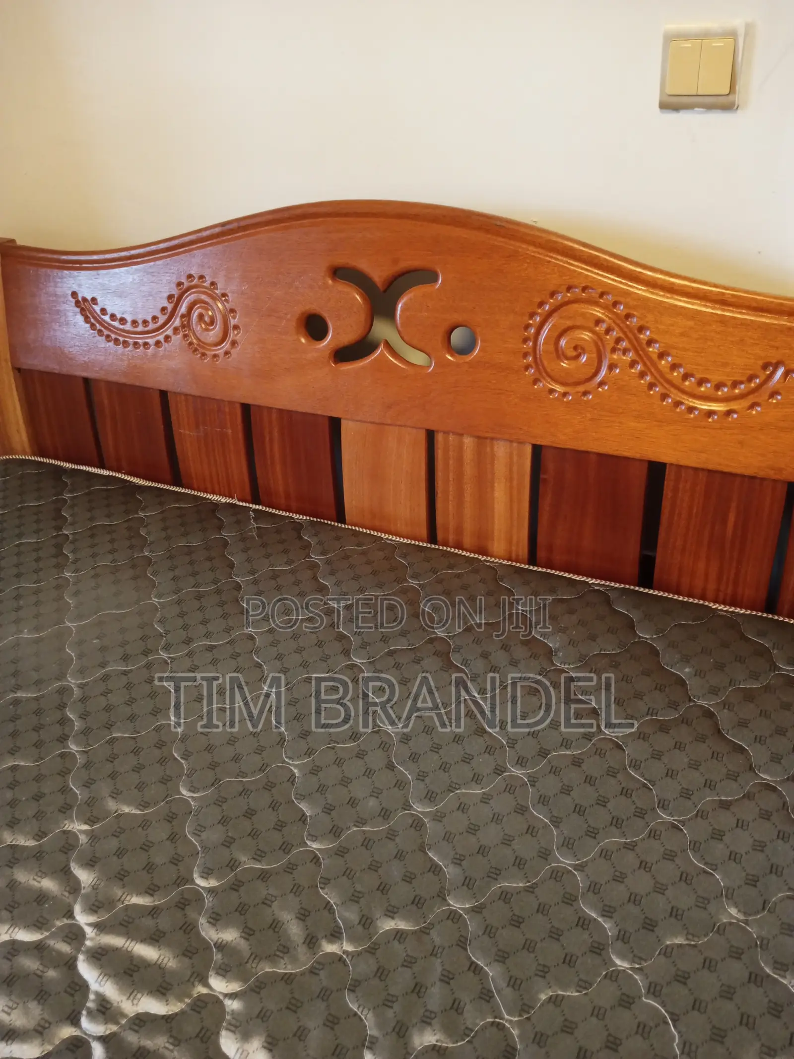 5X6+ Solid Mahogany Bed, 10" HD Fibre Mattress, Linen - New 2026