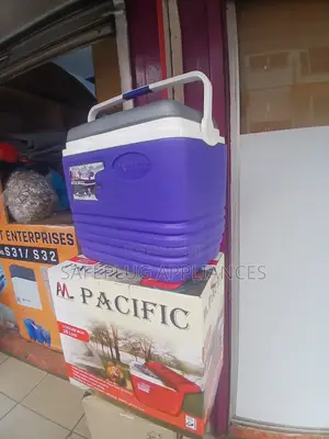 25 LTRS Cooler Boxes Available