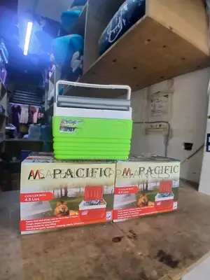 10 LTRS Cooler Boxes Available