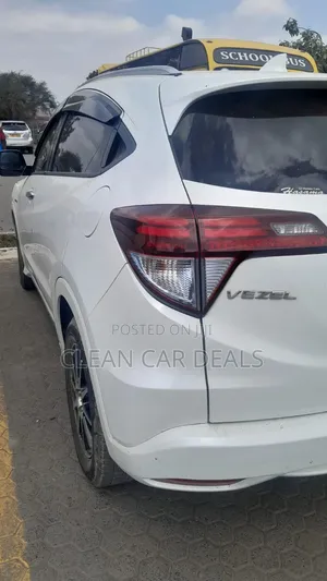 Honda Vezel 2017 White