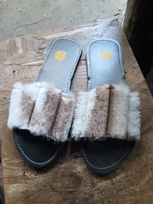Women’s Leather Slides With Soft Faux Fur Straps