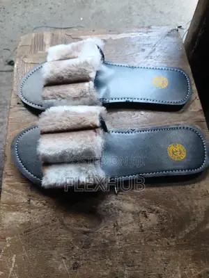 Women’s Leather Slides With Soft Faux Fur Straps