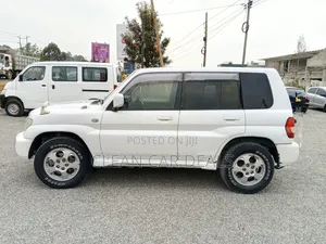 Mitsubishi Pajero IO 2003 White