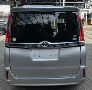 Toyota Noah 2019 Silver