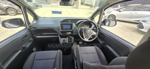 Toyota Noah 2019 Silver