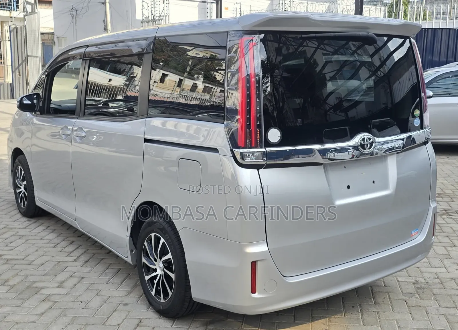 Toyota Noah 2019 Silver