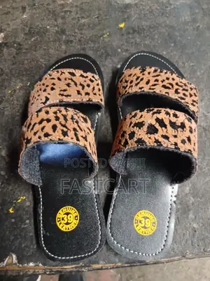Women's Faux Fur Animal Print Slide Sandals – Flat Comfy