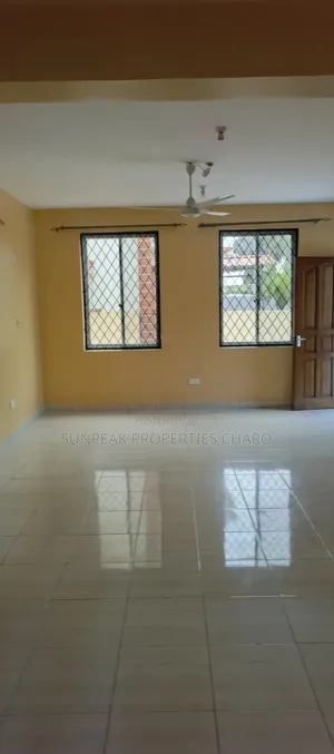 3bdrm Apartment in Links Road, Nyali for rent