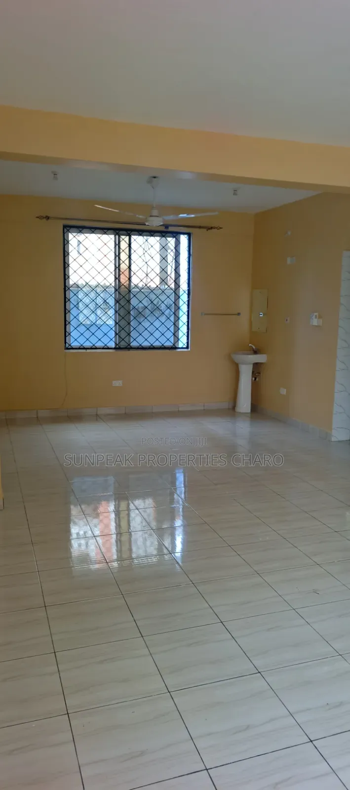 3bdrm Apartment in Links Road, Nyali for rent